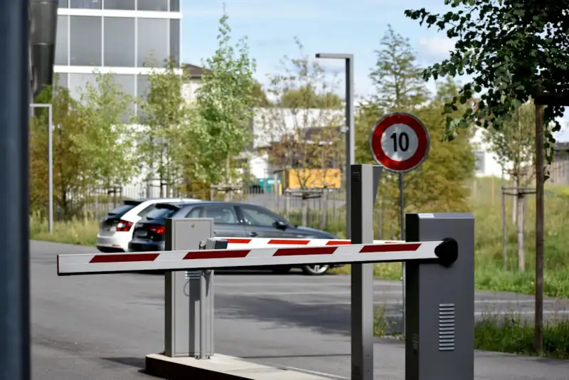 Tableau de bord voiture avec traceur GPS OBD installe
